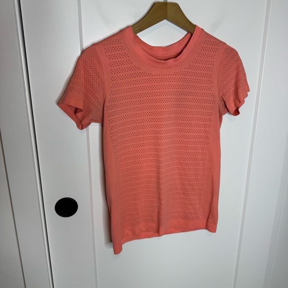 Lululemon Breeze By Short Sleeve Squad Light Coral Pink T-shirt Size 6 - Picture 2 of 4